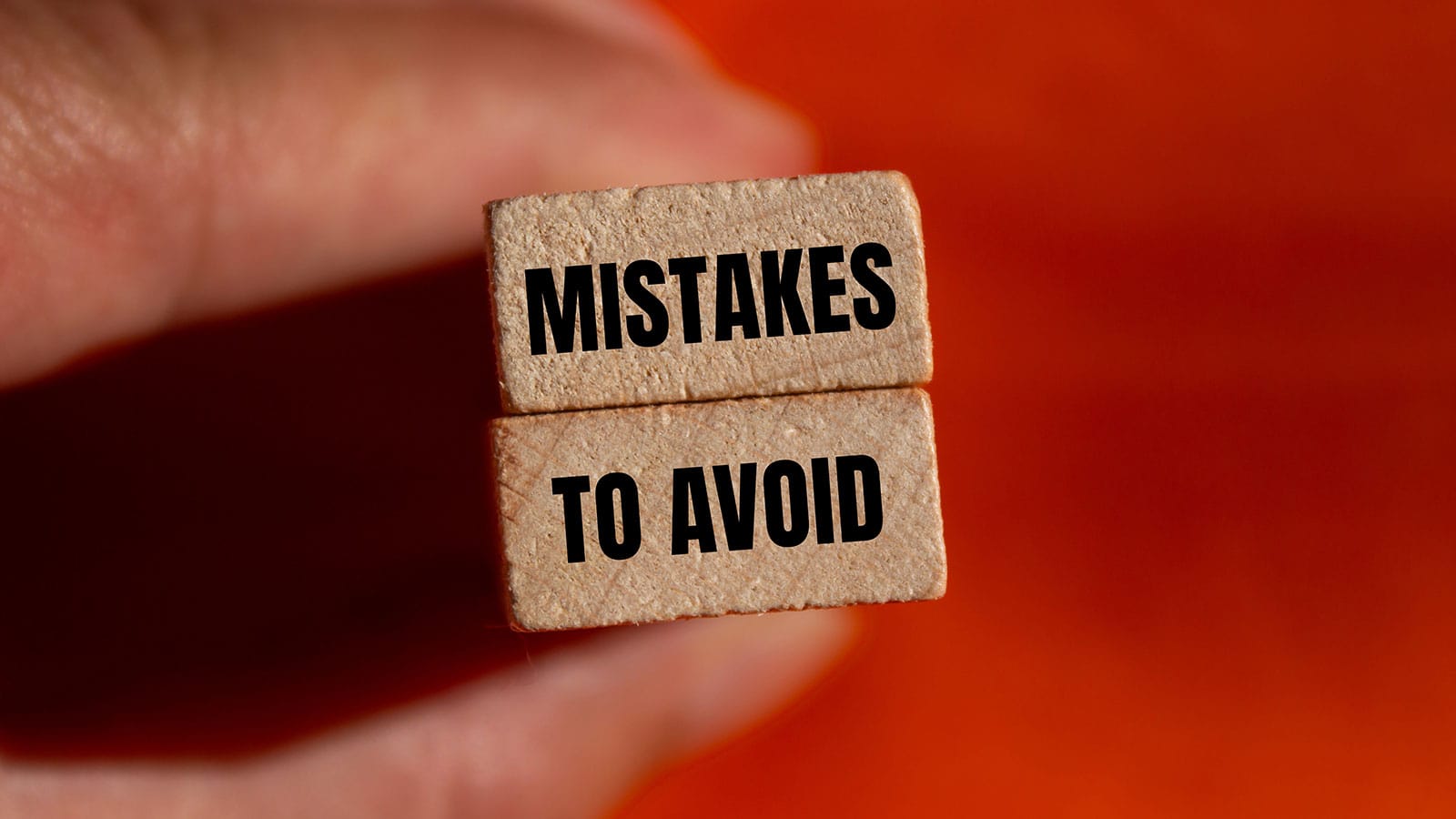 κόκκινο φόντο κόκκινα τουβλάκια mistakes to avoid