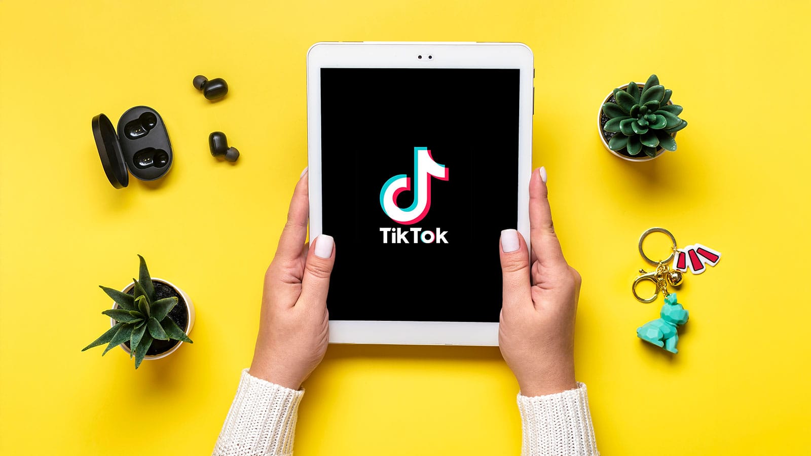 Τάμπλετ με το λογότυπο του TikTok