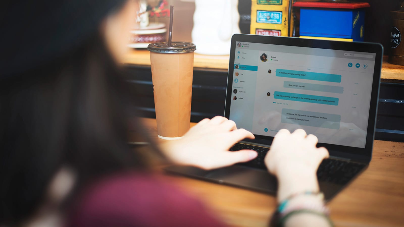 Συνομιλία με conversational commerce εργαλεία