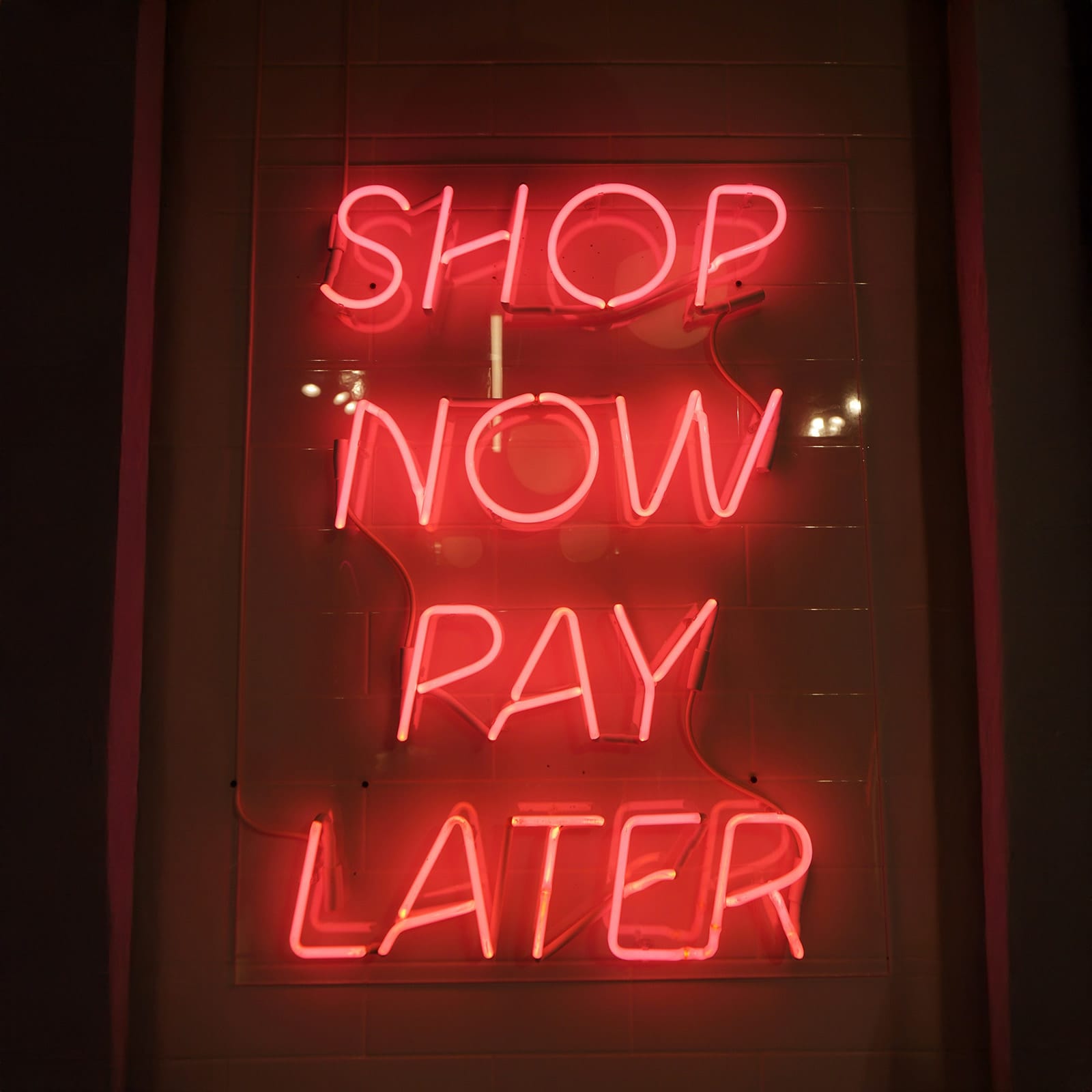 Επιγραφή νέον Shop Now Pay Later