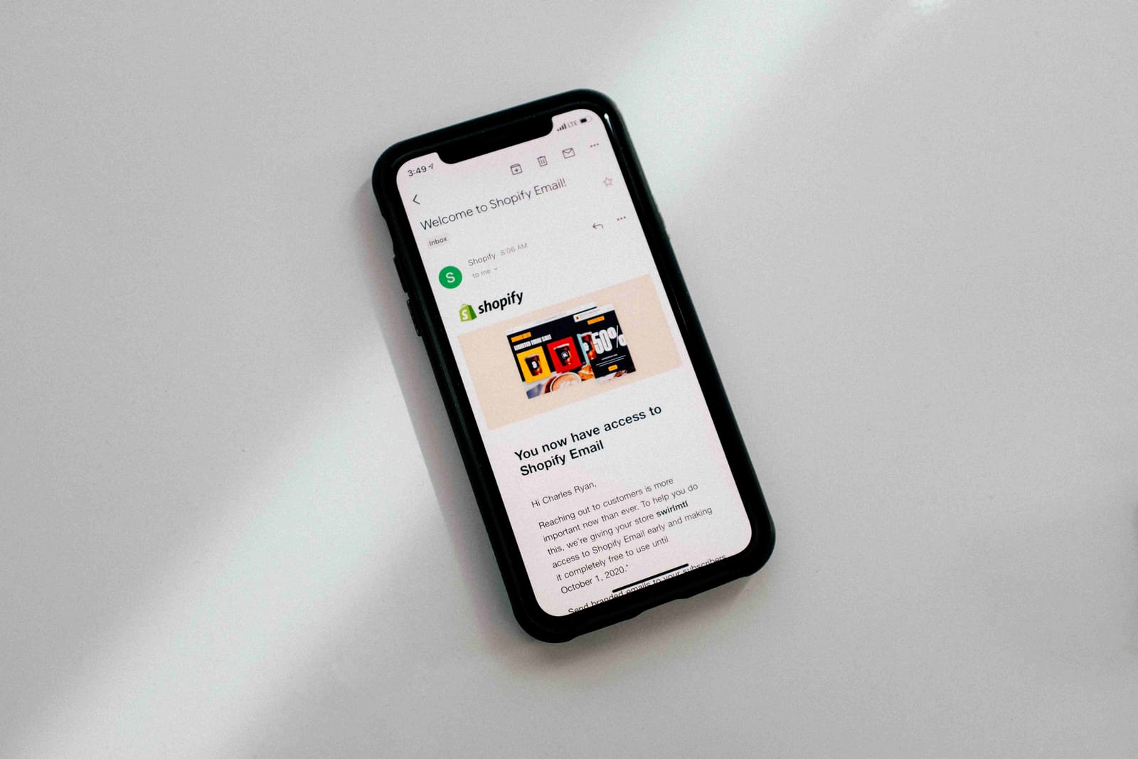 Κινητό με οθόνη σε Shopify eshop 