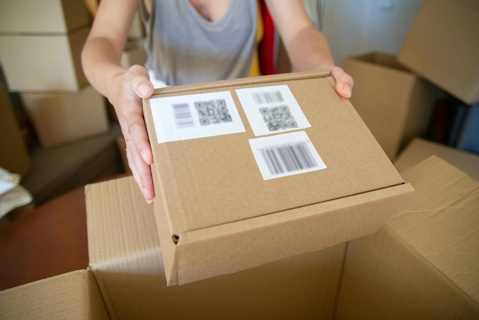 Κουτί online shopping που παραδίδεται
