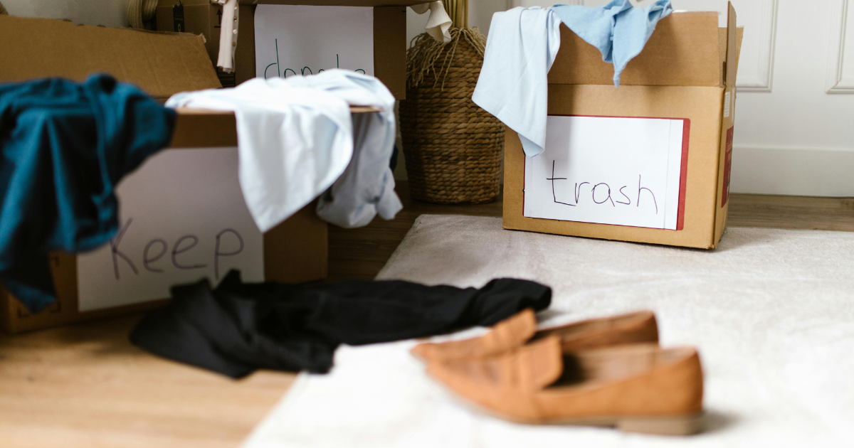κουτιά παπούτσια ρούχα Fast-fashion και υπερκατανάλωση