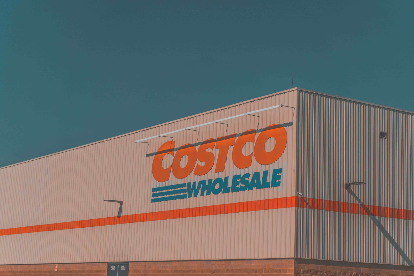 εξωτερική όψη από κατάστημα costco