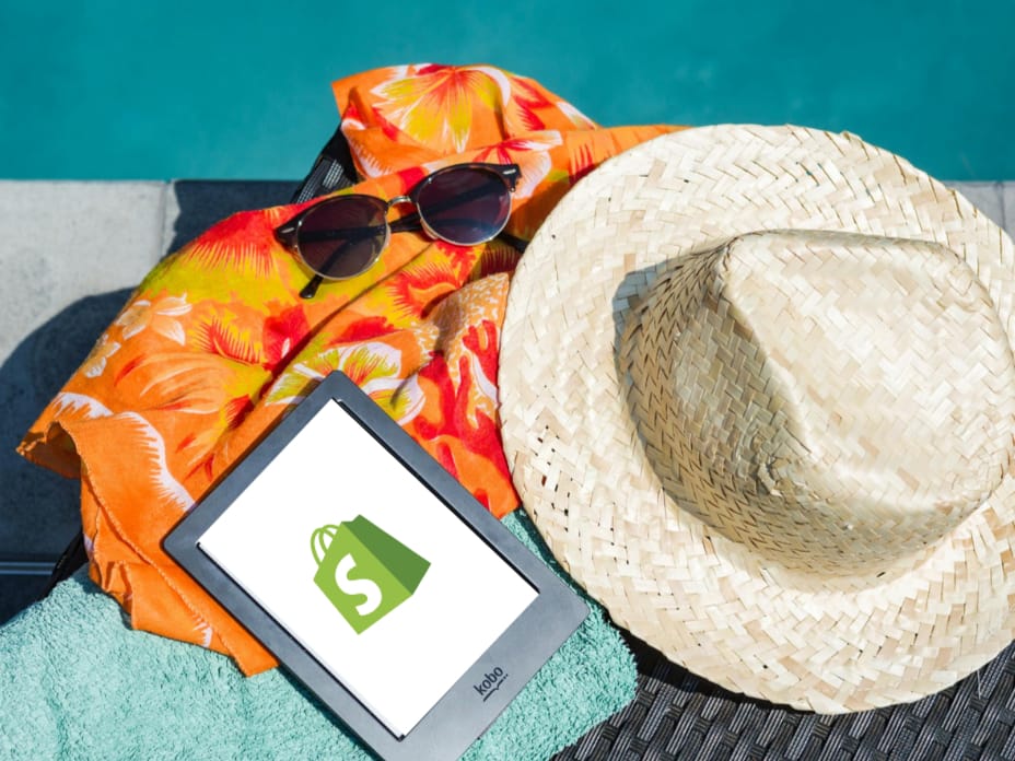 πετσέτα, γυαλιά καπέλο και τάμπλετ με Shopify Updates
