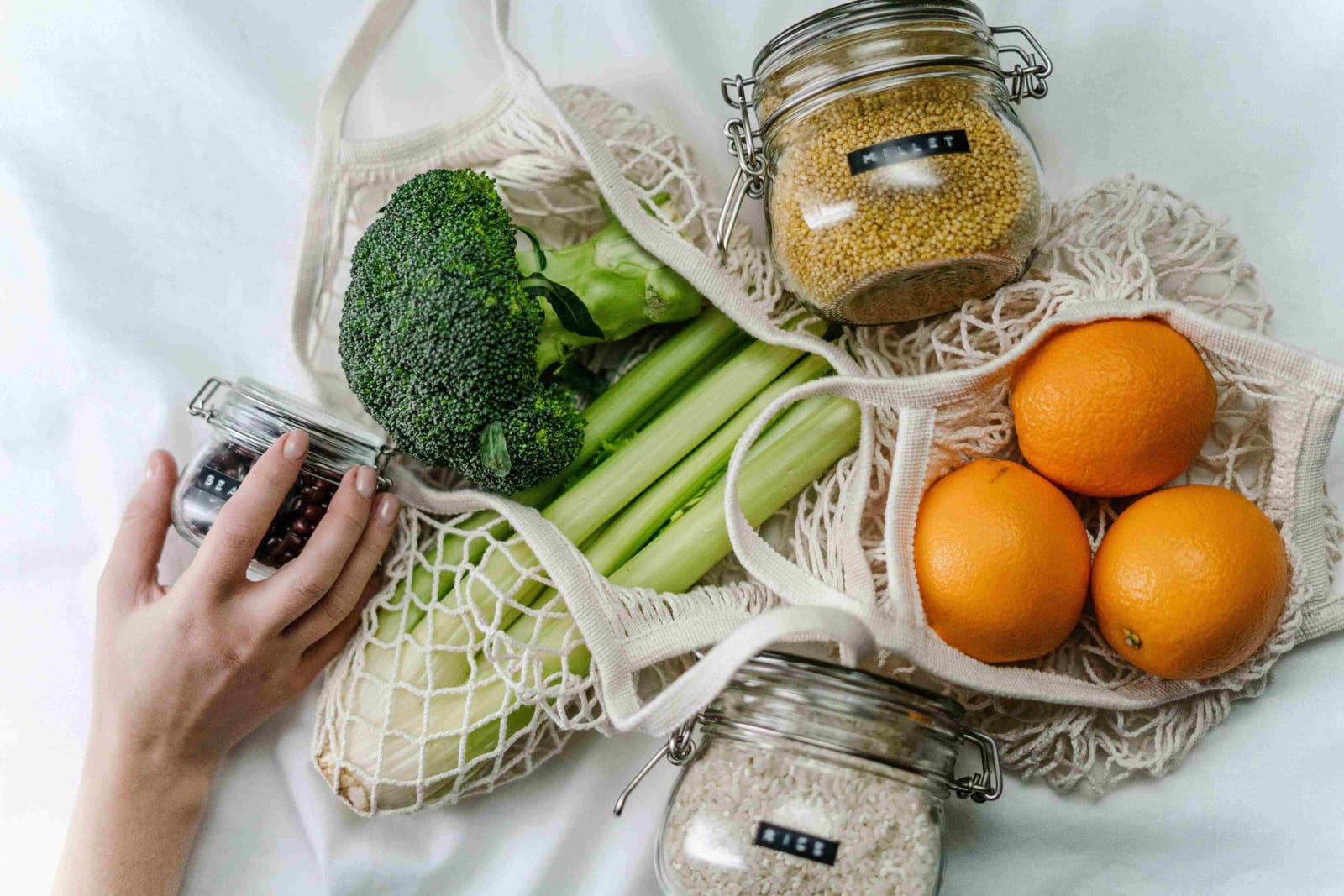 Είδη παντοπωλείο από e-grocery delivery