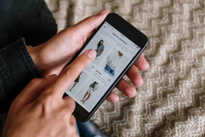 1 στους 10 καταναλωτές χρησιμοποιεί τις online αγορές για να διαχειριστεί τα έξοδά του