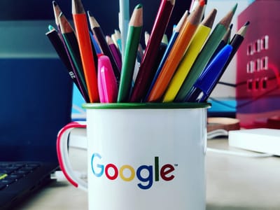Η Google γλιτώνει τη διάλυση καθώς το AI αναδιαμορφώνει την αναζήτηση