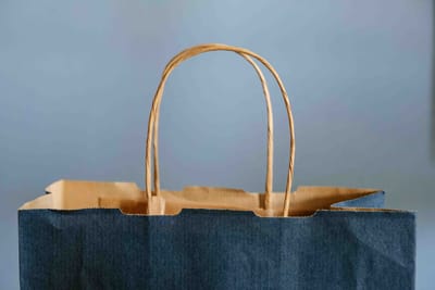 Αυξήσεις τιμών ίσως δει το online shoping λόγω του de minimis
