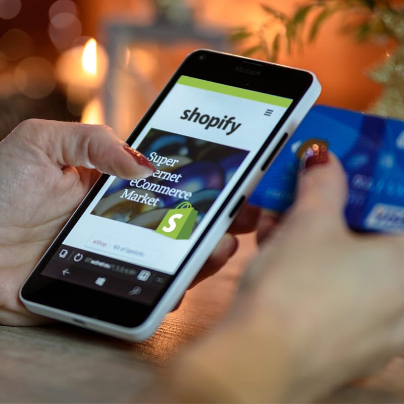 κινητό με δωρεάν εργαλεία shopify