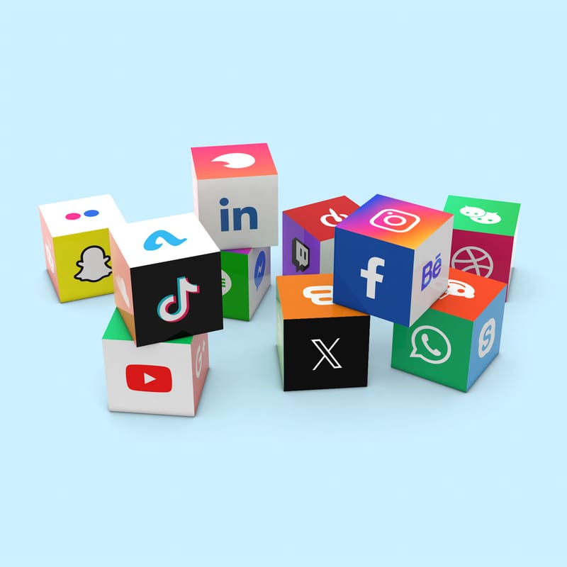 κουτιά με logos από social media metrics