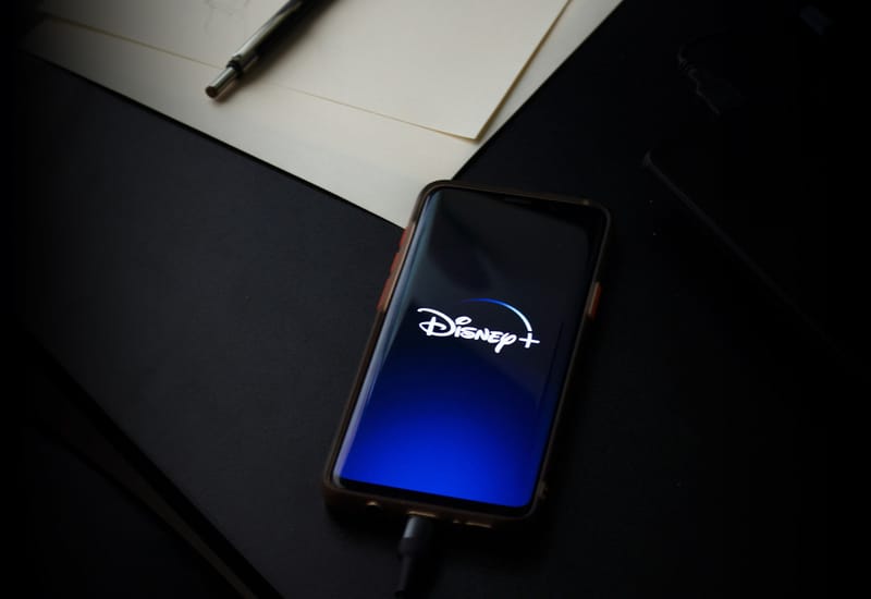 To Disney+ εισάγει ads με δυνατότητα αγορών μέσω δεύτερης οθόνης