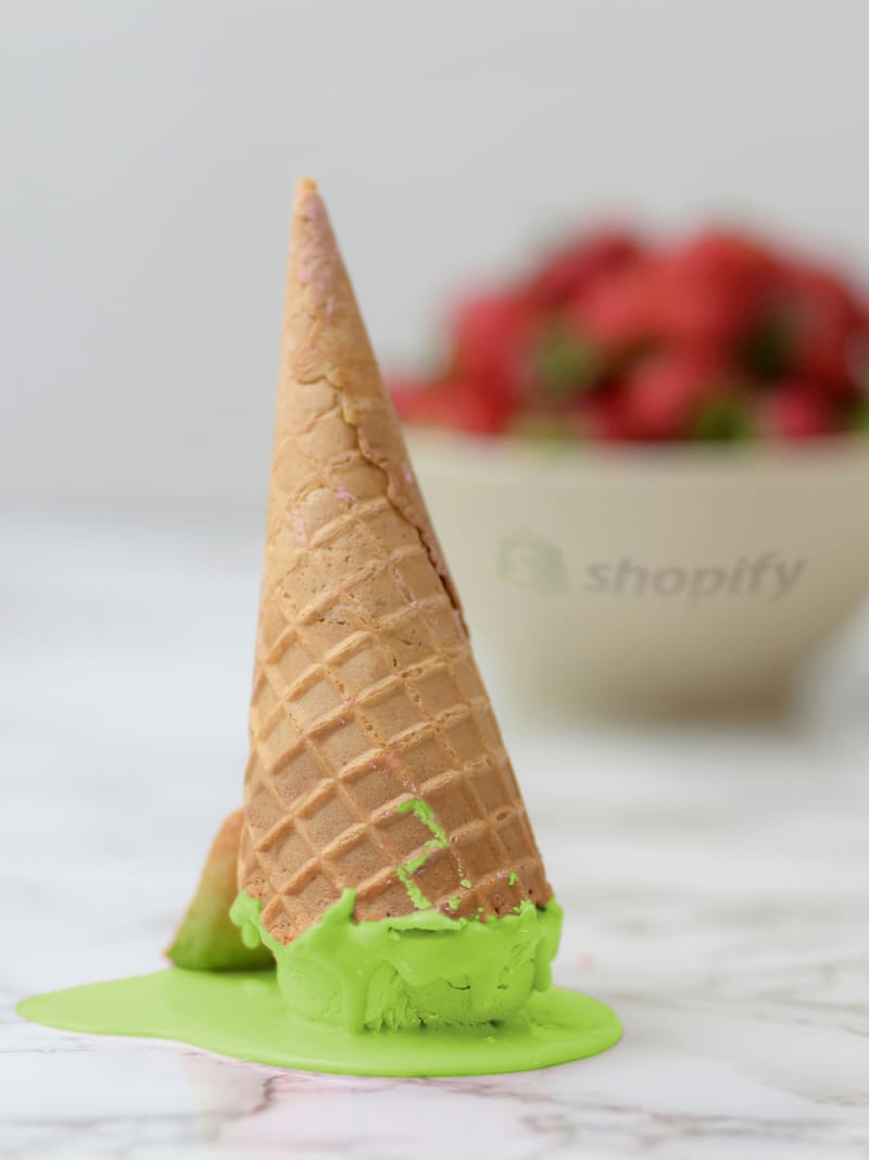 Λιωμένο παγωτό πάνω σε πάγκο για σύνδεση με λάθη στο Shopify