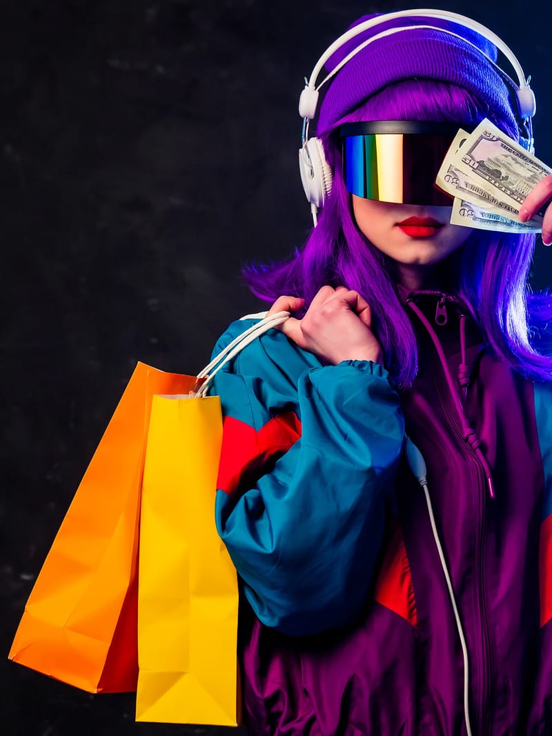 κορίτσι με χρωματιστές εικόνες για shoppertainment