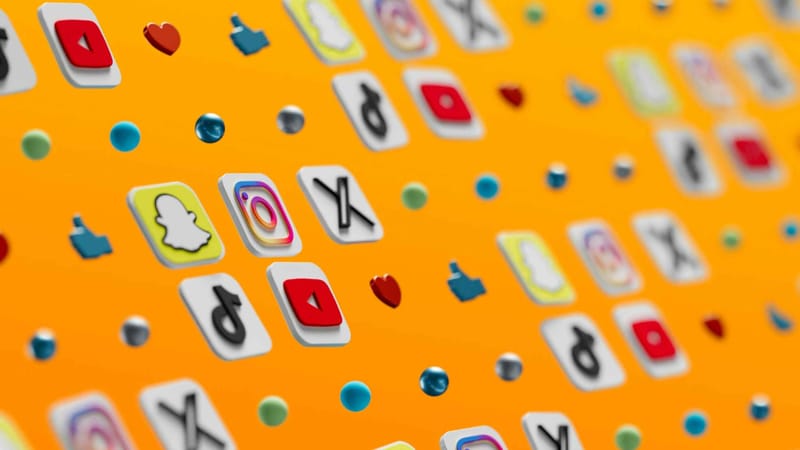 Instagram & TikTok βασιλεύουν σε δημοτικότητα μεταξύ των εφήβων (ΗΠΑ)