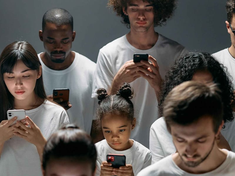 To FOMO trend της Gen Z αναδιαμορφώνει τη online αγοραστική συμπεριφορά