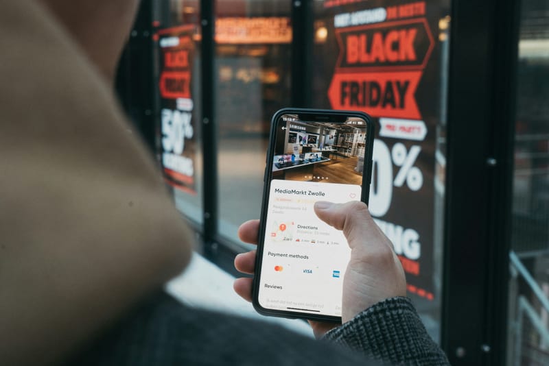 Ρεκόρ Cyber Monday 2025: $14,25 δισ. δαπάνες, άλμα BNPL και έκρηξη AI στις αγορές λέει η Adobe