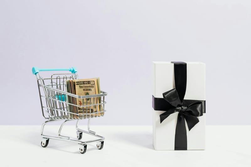Cart με χρήματα από online αγορές