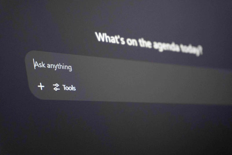 Η OpenAI αλλάζει πορεία: τέλος το “instant checkout” μέσα στο ChatGPT