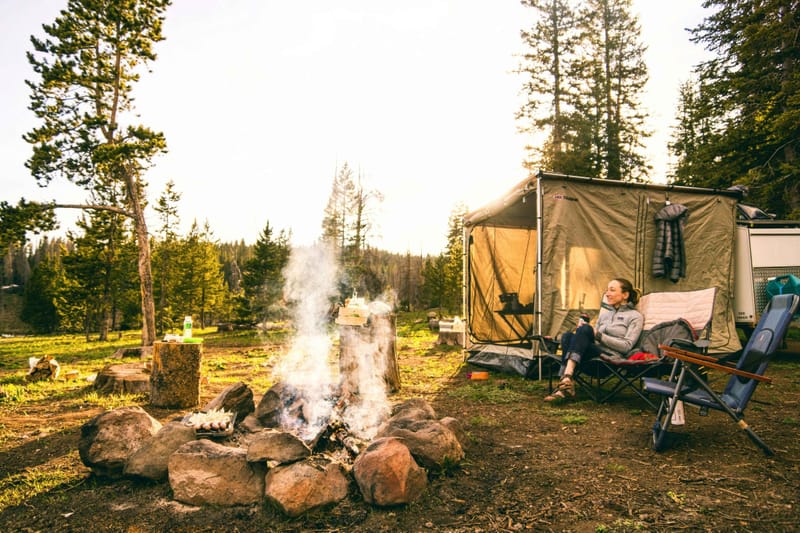 Εκτοξεύονται οι πωλήσεις ειδών camping στην Ελλάδα, σύμφωνα με το Skroutz
