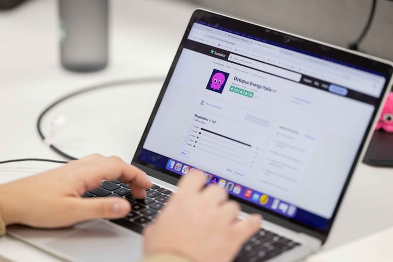 Η Trustpilot ενώνει δυνάμεις με τo Shopify με προσθήκη review σε eshop